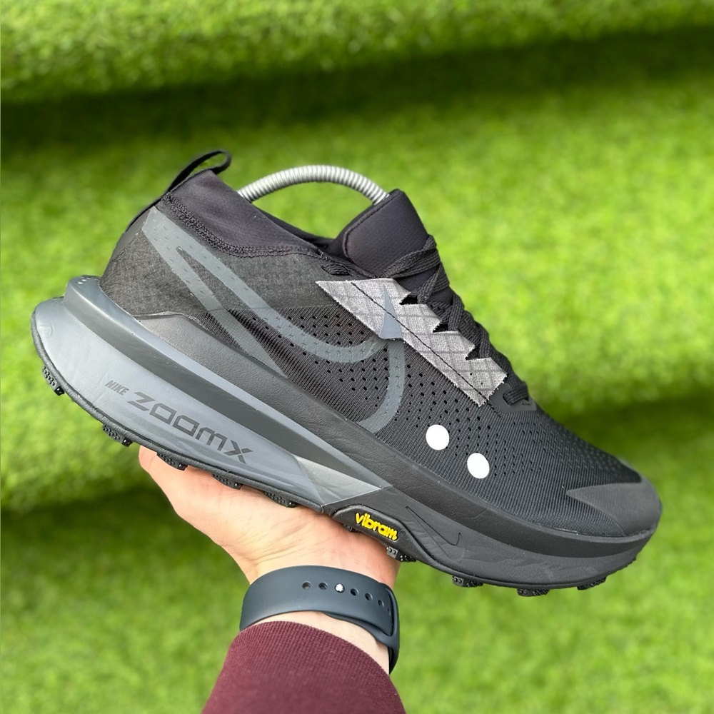 Nike  ZoomX Zegama Trail 2 Black Anthracite Trail Running Shoes 9 US Authentic